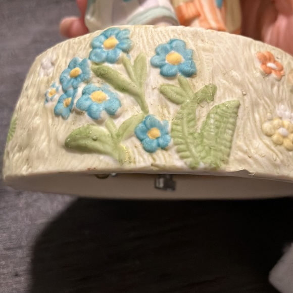 Precious Moments? Musical Figures, Singing In the rain - Picture 3 of 10